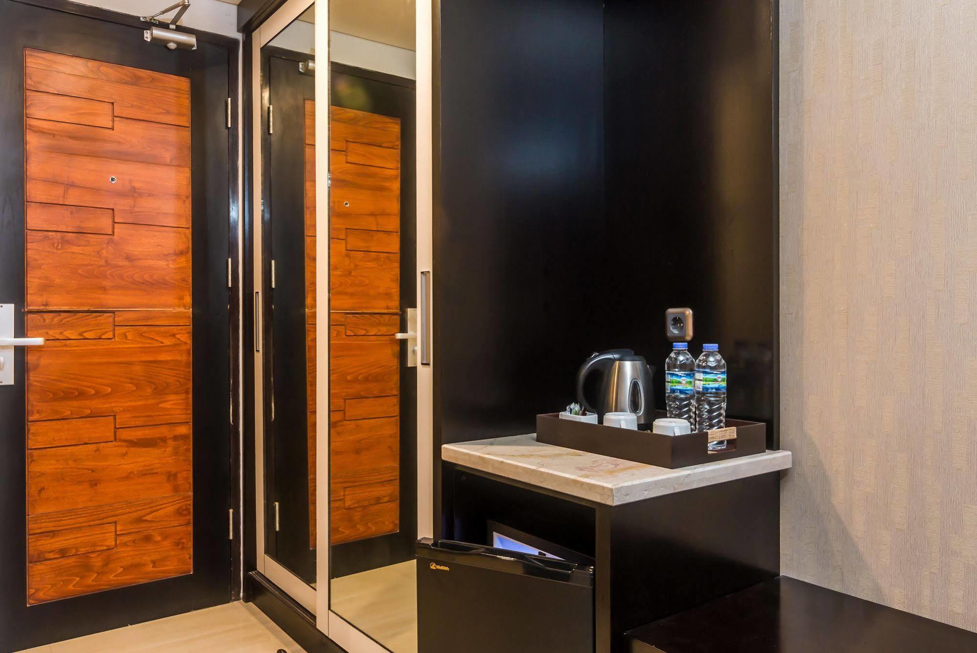 Zen Rooms Denpasar Marlboro Экстерьер фото